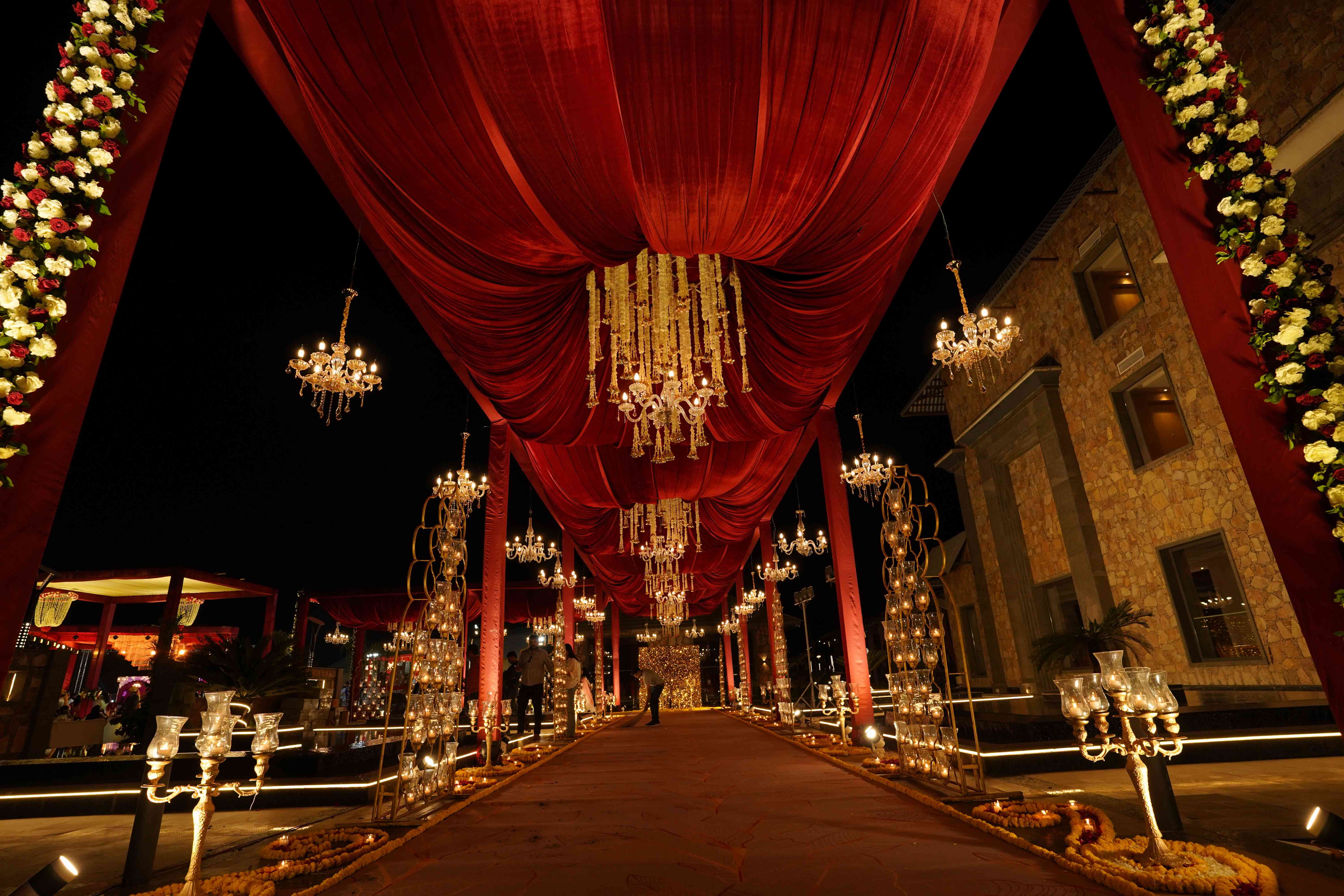 CREATING
UNFORGETTABLE
EXPERIENCES